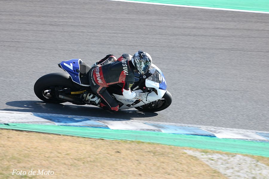 ST1000 #7 レーシングチームスウィング 岩月 純也 Yamaha YZF-R1